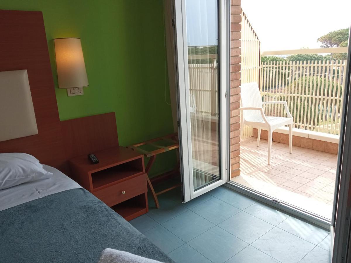 Hotel Helios Beach Milano Marittima Exterior foto