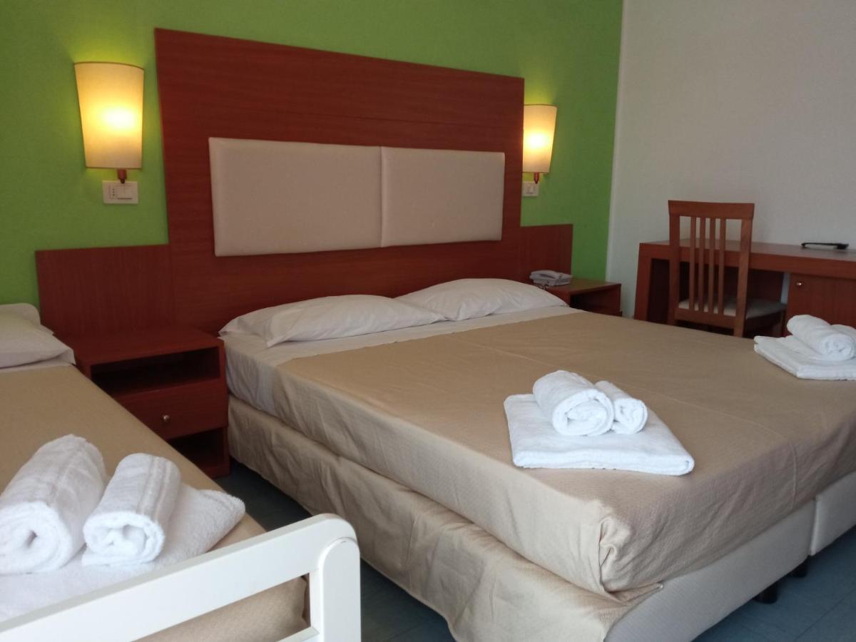 Hotel Helios Beach Milano Marittima Exterior foto