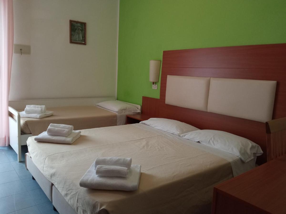 Hotel Helios Beach Milano Marittima Exterior foto