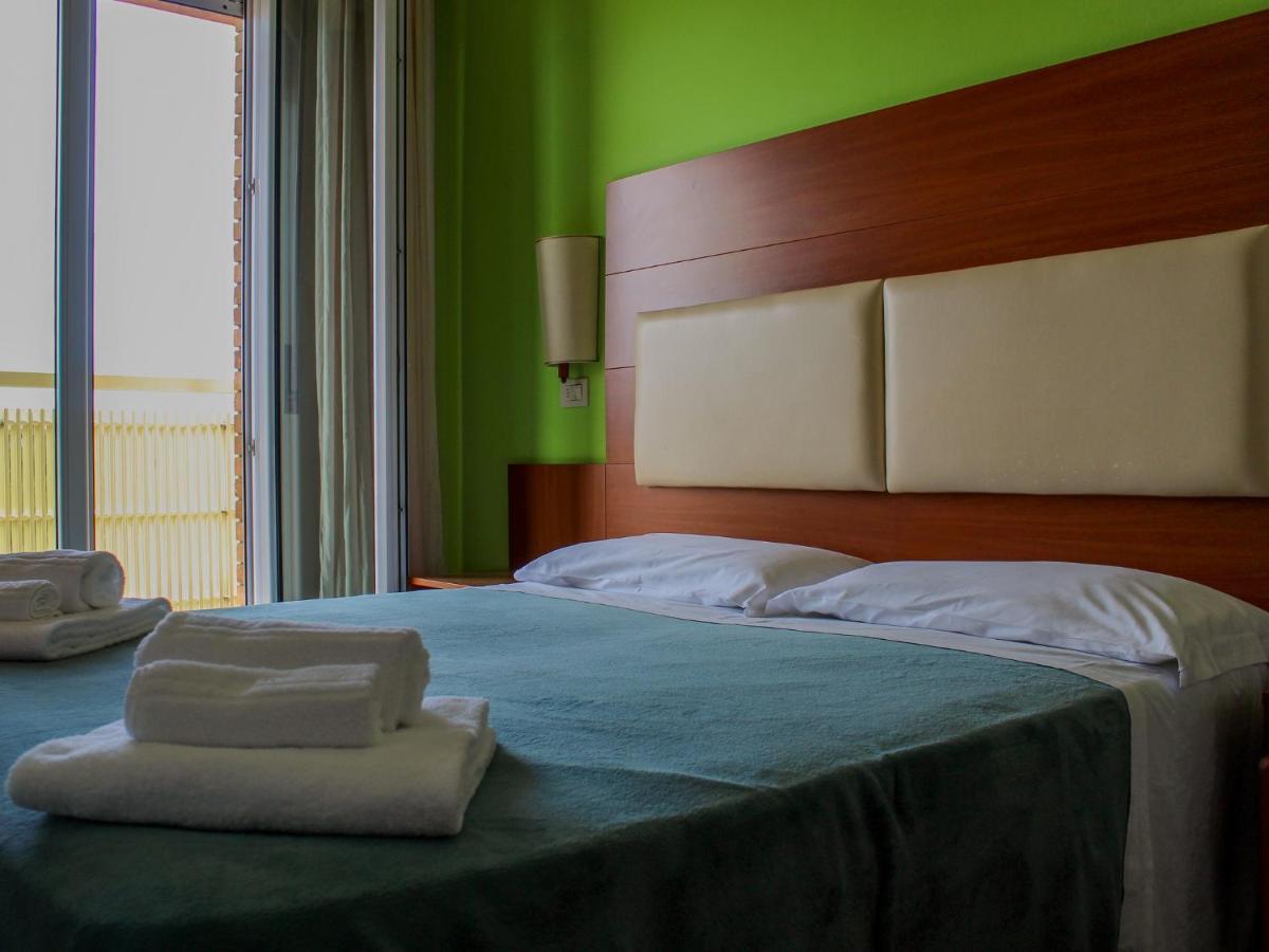 Hotel Helios Beach Milano Marittima Exterior foto